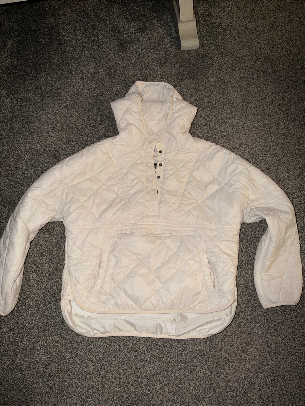 American Eagle Outfitters White Quilted Hooded Pullover